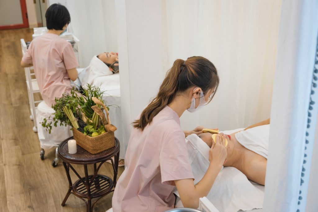 masseur massaging a woman