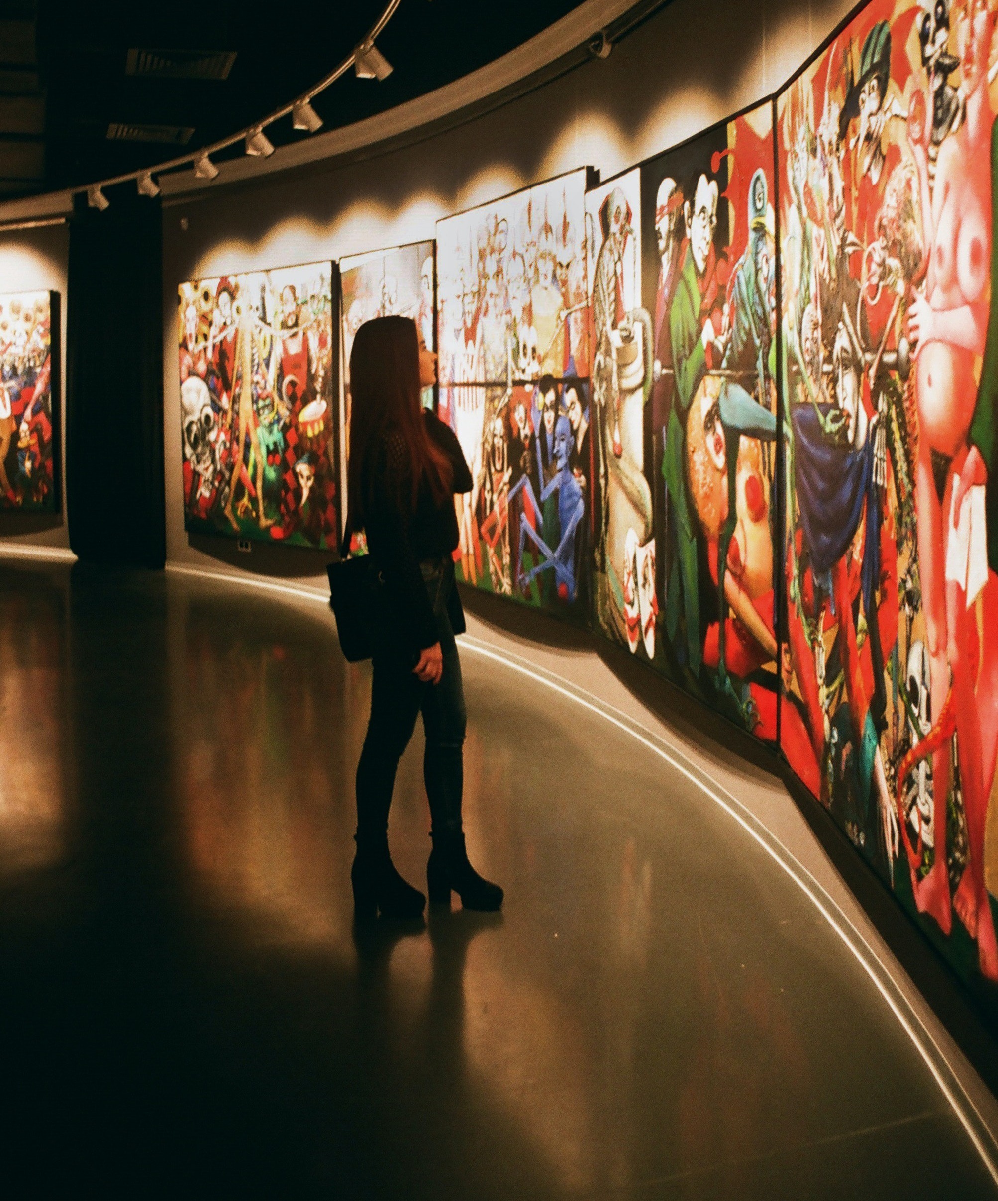 How does art inspire people