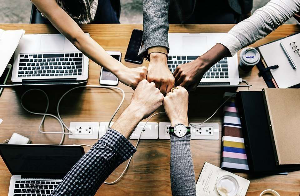 10 Reliable Ways to Improve Teamwork in the Workplace - Love Perfect Change