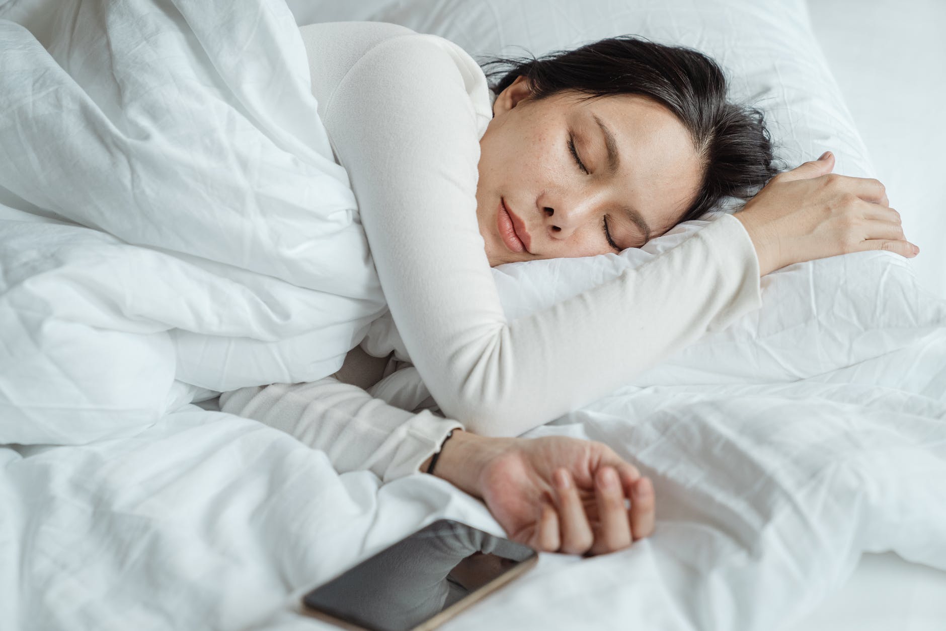 Woman sleeping comfortably with a gel infused cushion