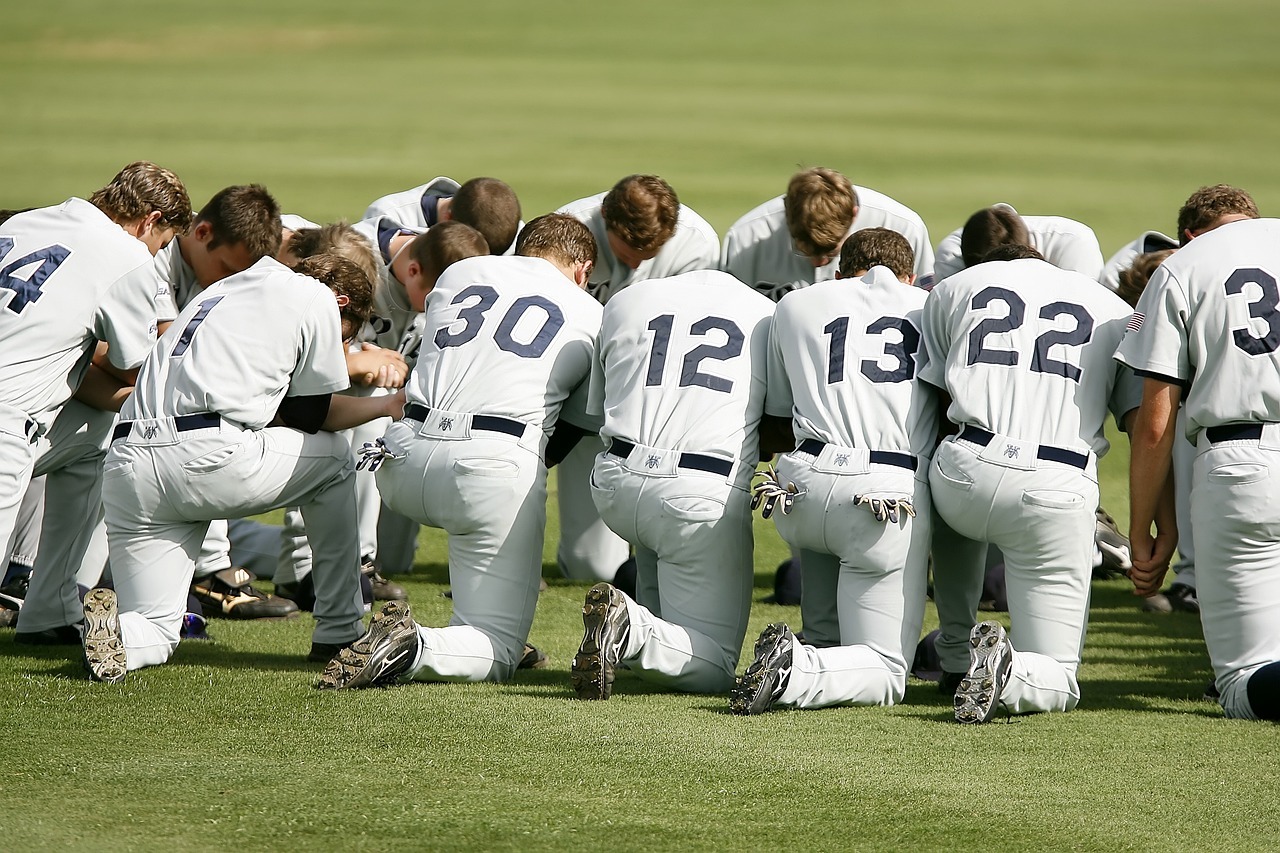 A baseball team huddles together
